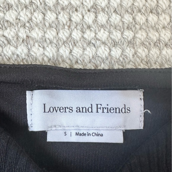 Revolve Women’s Black Top - Picture 3 of 3